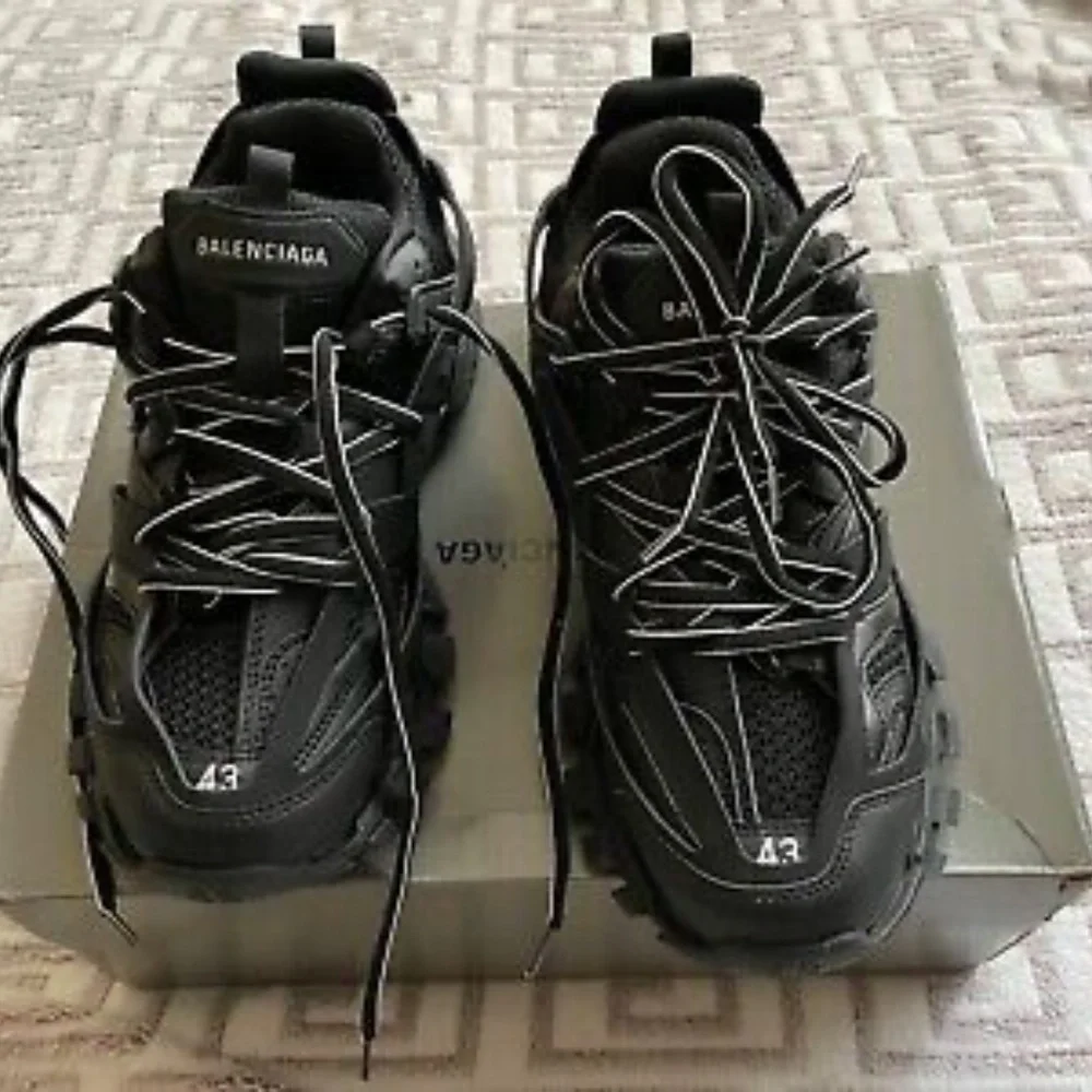 Balenciaga traxk - Picture 2 of 3